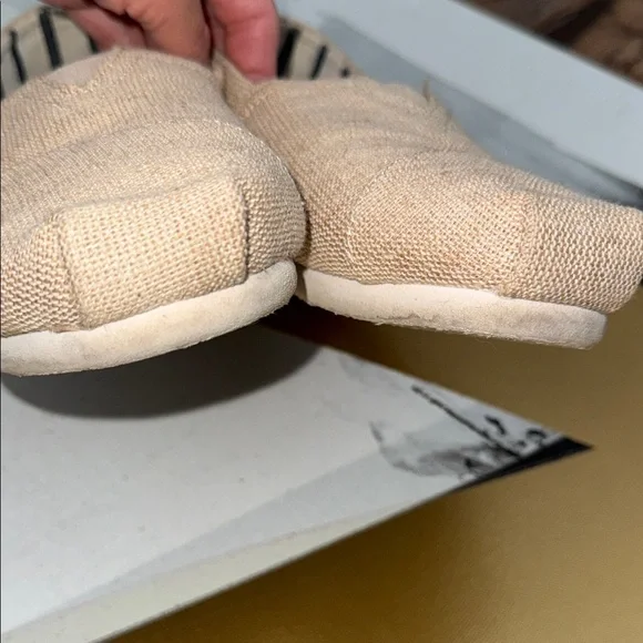 TOMS Women’s Beige Slip-On Loafers size 9 like new - Picture 9 of 9